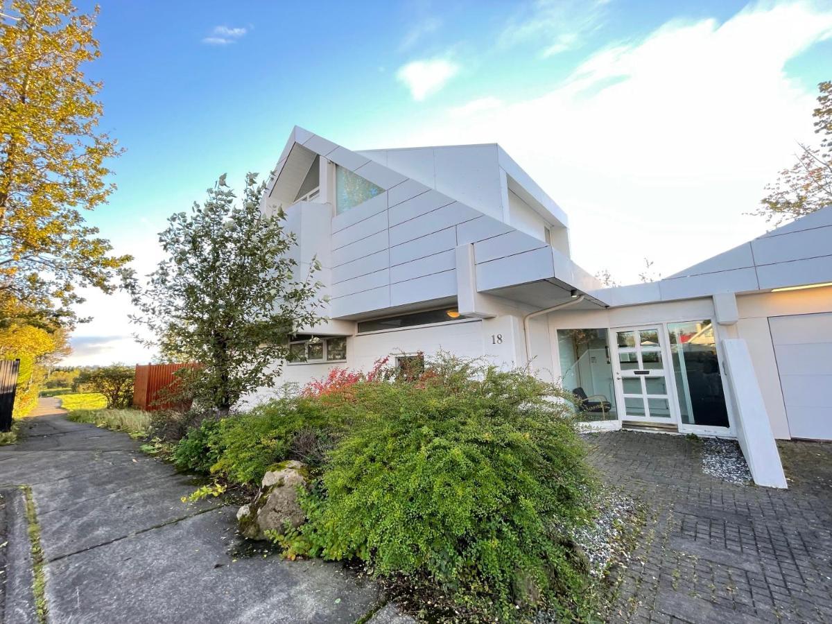 Big Villa Centrally Located In Reykjavík Eksteriør billede